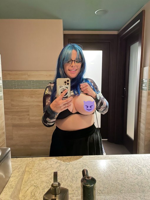 FINALLY went on a date last night&hellip; wanna know how it went?😏🤌🏻  😈 https://t.co/2ExlTUotFZ 😈 https://t<a href="/tag/dadskelly"class="tags"><span>#dadskelly</span></a>