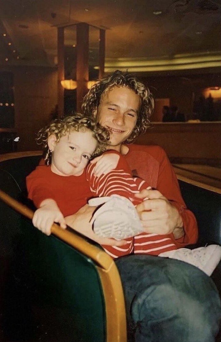 𝐖𝐢𝐭𝐡 𝐡𝐢𝐬 𝐟𝐚𝐯𝐨𝐮𝐫𝐢𝐭𝐞 𝐥𝐢𝐭𝐭𝐥𝐞 𝐡𝐮𝐦𝐚𝐧.