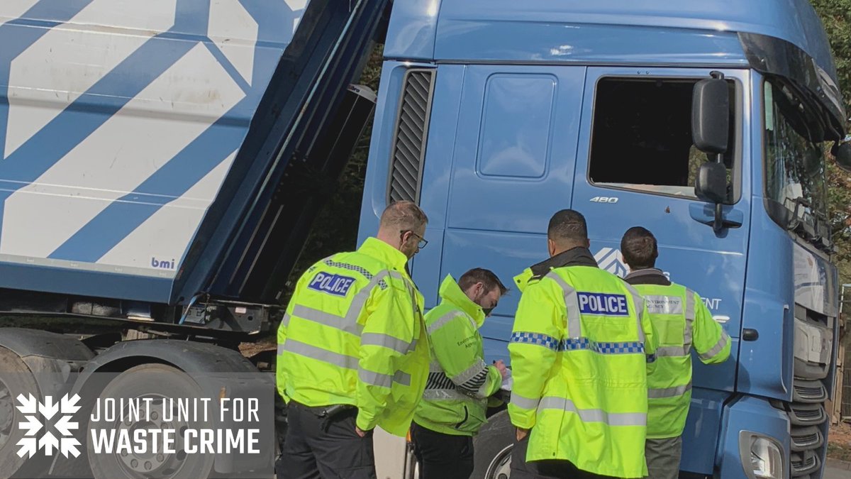 JUWC_WasteCrime's tweet photo. Officers from #JUWC, @EnvAgencyMids &amp; @WMerciaPolice conducted a vehicle stop operation near #StratfordUponAvon.

We used intelligence on misdescribed waste to identify and target this location. Misdescribed loads were found, and we’re conducting follow up enquiries.

#WasteCrime https://t.co/SSyxcOlSTC