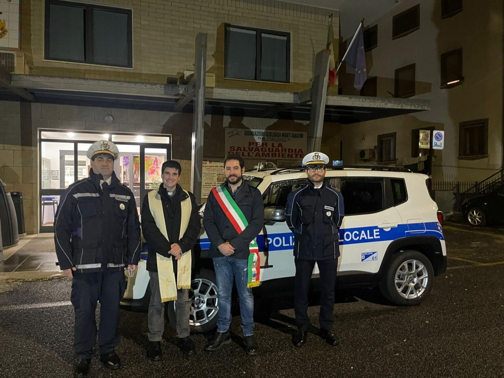 comunedimorlupo's tweet photo. Prosegue l'impegno dell'Amministrazione verso l'ambiente.
Dopo  l'attivazione delle 8 postazioni di ricarica e la prossima attivazione di ulteriori 4 postazioni, il corpo della Polizia Locale di Morlupo si è dotato del primo veicolo elettrico - ibrido Jeep Renegade. https://t.co/3y3rnjCTDx