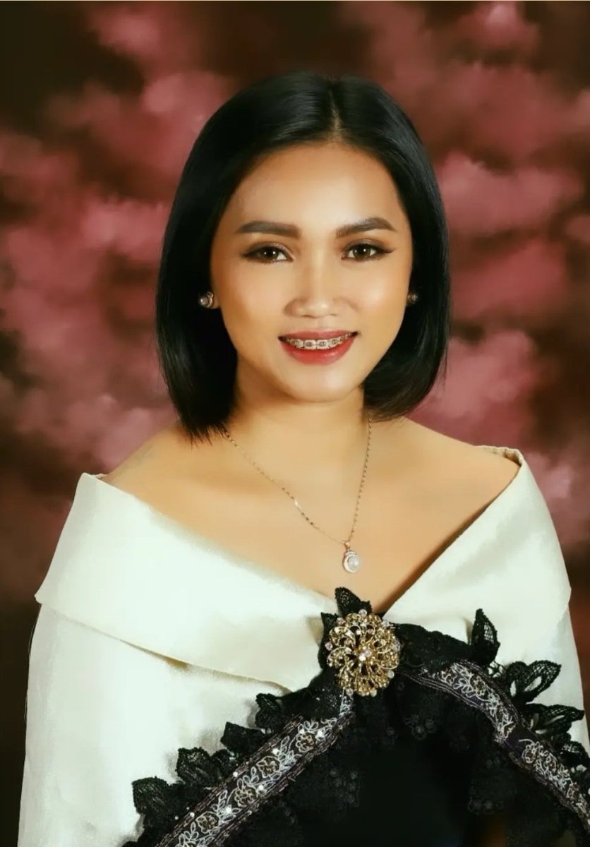 QueeeeeeenBeeee's tweet photo. Nak, tabi mo, ako na talaga. 😅

Maestra Angeline "Miss G" Riboroso, LPT, MC, ABCDEFG-PhD 🥴
(sa haba ng dugtong sa pangalan ko, baka sayo na lang kulang. uWu 👉👈)

#MayoraSa2022
#HuwagIbotoKalimutan
#Pailaw2022 https://t.co/RfXiKMcGvF