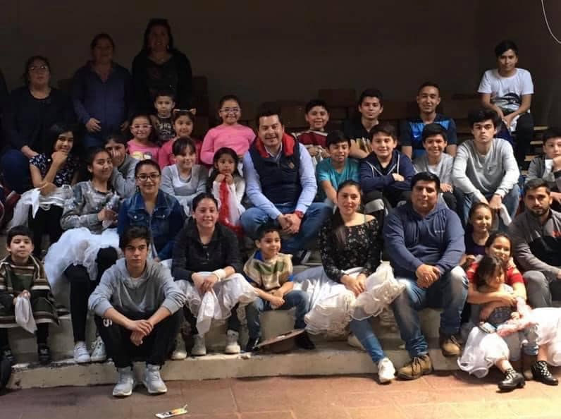 ChamorroCoronel's tweet photo. En este día especial quisiera saludar a todos mis colegas #AsistentesSociales, quienes han forjado un camino de servicio a la comunidad, quienes trabajan con empatía y en cada momento muestran su vocación.  Un abrazo fraterno #AsistentesSociales, #AgentesDeCambio de #Coronel.🧡 https://t.co/9DYNxaZbqm