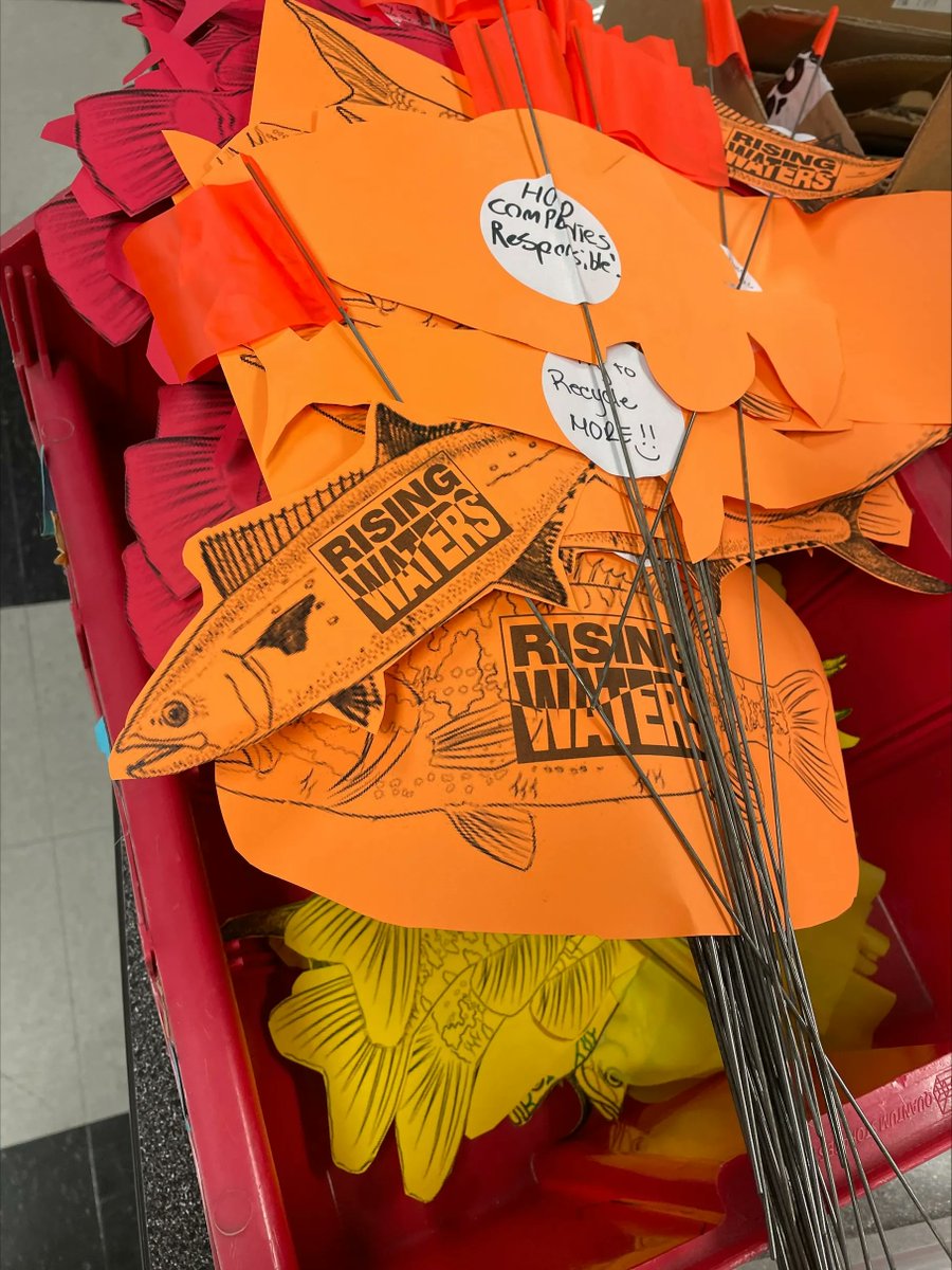 ClimateCreativs's tweet photo. So awesome that we can have our #RisingWaters installations set up in so many schools around Broward County! We cannot wait to see our Climate Creatives next time! π #RisingWaters #FishFlags #BrowardCounty #ClimateChange #ClimateAdaptation #ClimateCreatives #SaveThePlanet https://t.co/dwqbf1AEr0