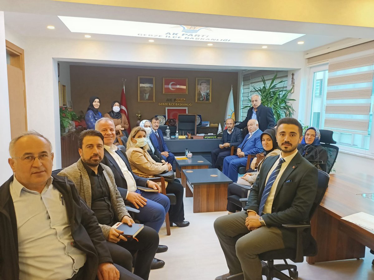 GebzeAk's tweet photo. Kocaeli Sosyal Politikalar Başkanı Zeki CANŞİ Başkanlığında,İlçe Başkanımız Recep KAYA,Kocaeli Kadın Kolları, Gençlik Kolları Sosyal Politikalar başkanları ve İlçe Sosyal Politikalar Başkanı Vahdettin DURAN'ın katılımıyla toplantımızı #Gebze İlçe Başkanlığımızda gerçekleştirdik. https://t.co/SRjTbq9IOU