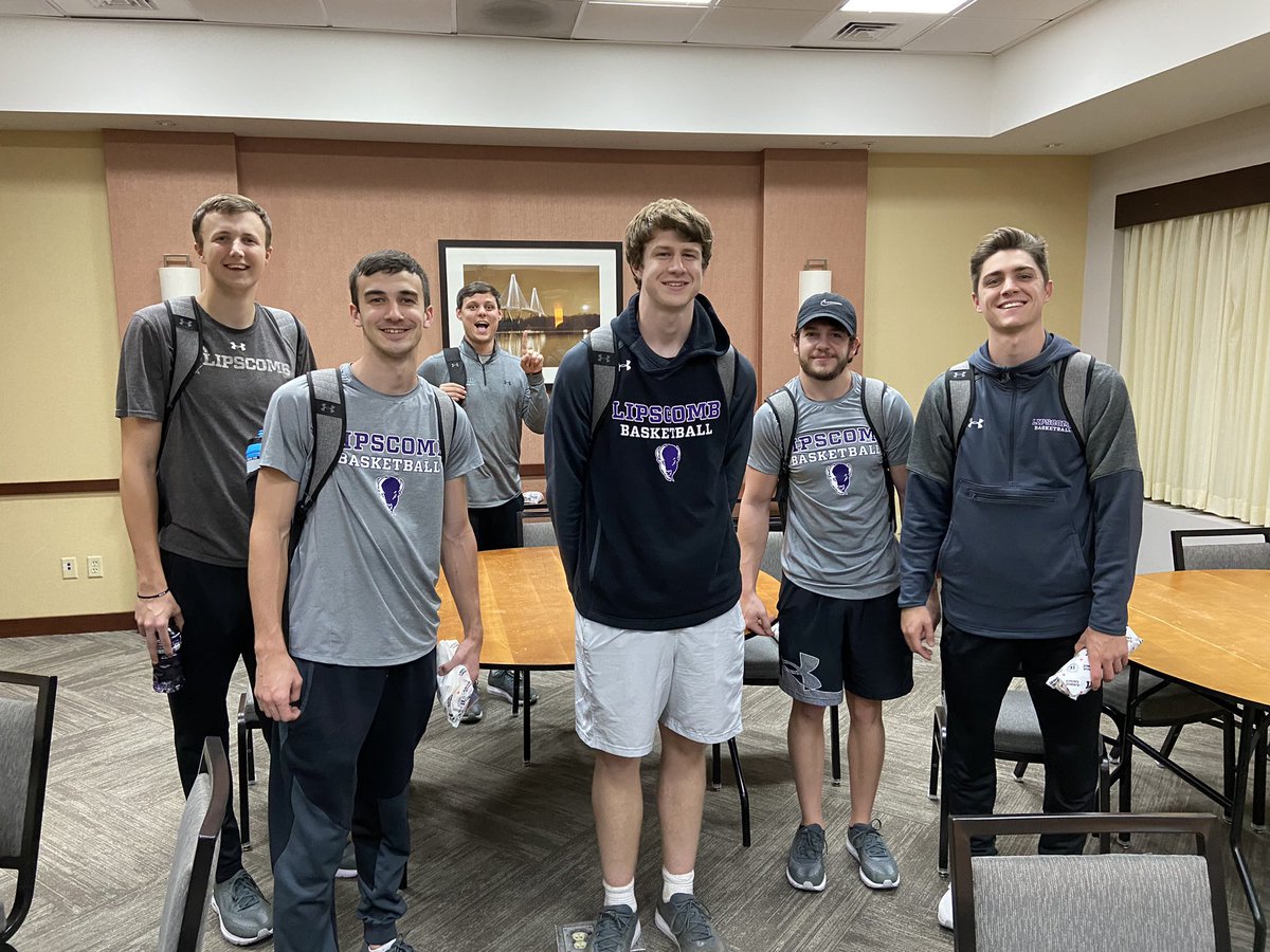 MbbLipscomb's tweet photo. Landed in Charleston! Ready for the @RisingCoaches Classic! @ManagerGames_ https://t.co/kQL9A8BKc7