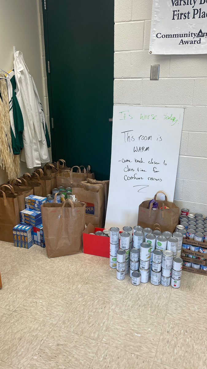 sms_tf's tweet photo. #SMSXC knocked it out of the park for the canned food drive at SMS. Way to step up and give to the community Raider Runners! https://t.co/LPqxdNIquP