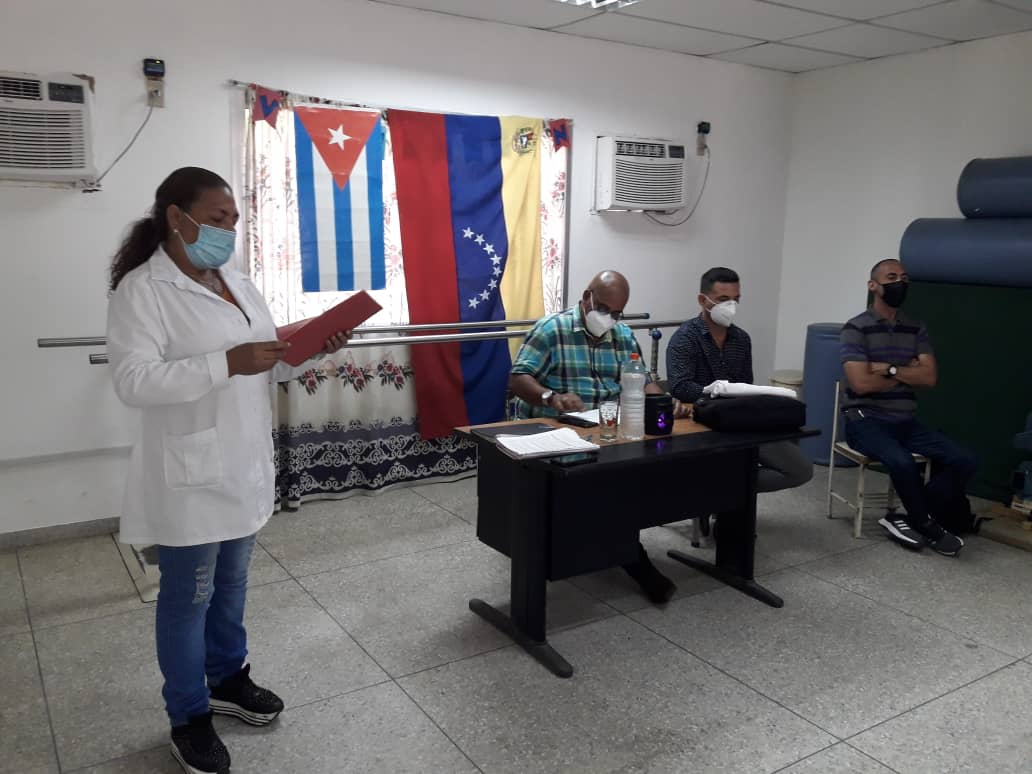 cubacooperaZul's tweet photo. En las relaciones internacionales practicamos nuestra solidaridad con hechos, no con bellas palabras. Poniéndole el corazón a cada consulta y a su Patria. Apoyo incondicional a la revolución Cubana 
#ACubaPonleCorazón
#HeroesDeLaSalud   
#CubaEsUnContinente
@CubacooperaZul https://t.co/L2PeqgoHNL