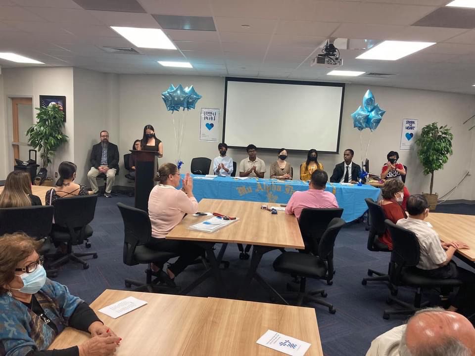 VMHS_MuAlpha's tweet photo. Welcome new members to Mu Alpha Theta. We are looking forward to a great year! https://t.co/4iNmw0s4bF