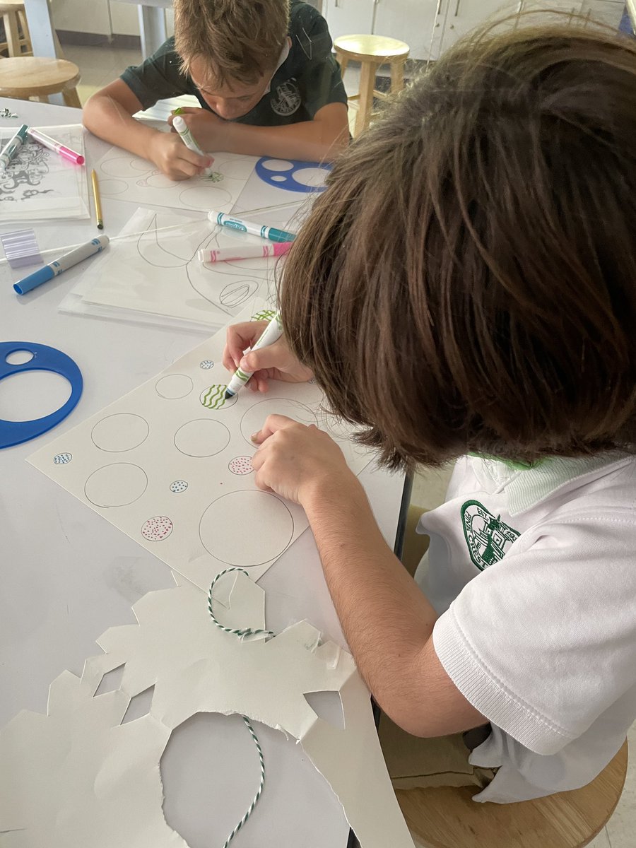 PineCrestAux's tweet image. The Art of Doodling is one of our Thursday #PCEnrichment programs.  Ss use the elements and principles of art to create different fonts, patterns, and images. #PCCollaboration #PCCreativity #PCFineArts