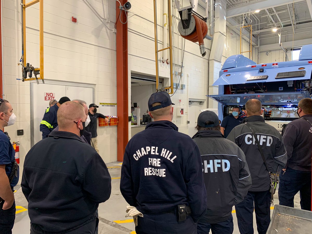CHTDirector's tweet photo. Several of our public safety partners, including @ChapelHillPD &amp; @ChapelHillFD, joined us this morning to learn about our new electric buses #zeroemissionbuses #safetyalways https://t.co/m3jzLalsOW