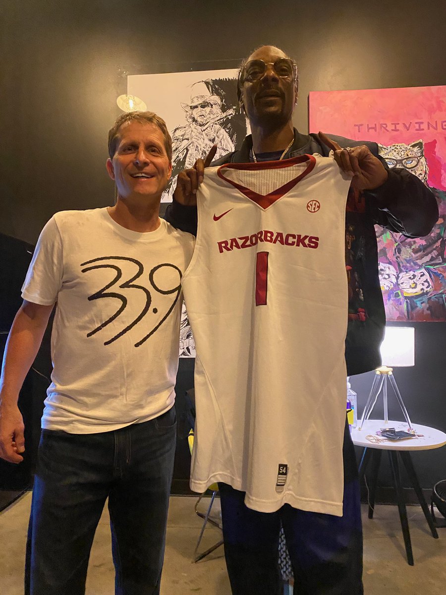 EricPMusselman's tweet photo. Great talking basketball with @SnoopDogg last night! Talked about @RazorbackMBB past and present trying to add a passenger to the bus! https://t.co/0n8tASXuEv