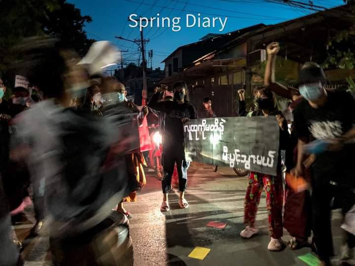khin_kt's tweet photo. Despite the presence of strong junta forces, SeinPan Collective Strike marched through the streets in an attempt to defeat the genocidal regime. #FreezePaymentsToJunta #Nov11Coup    #WhatsHappeningInMyanmar https://t.co/ZWWcHsKzBZ