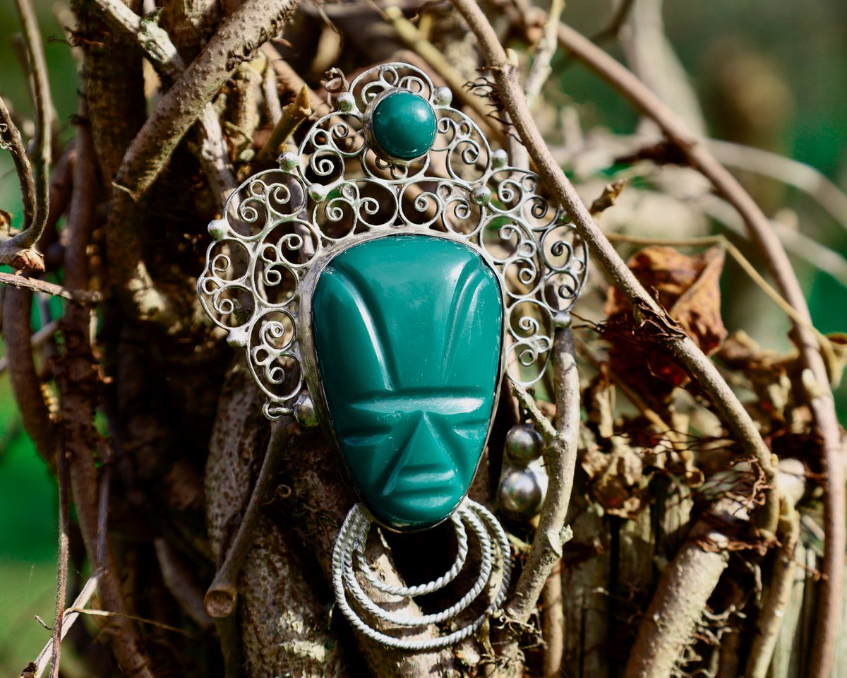 Vintage Mexican Mayan Silver Green Onyx Pin Brooch #bohojewelry #evileye #onyx #mexicanjewelry #vintagejewelry #mayan #mayanpendant #brooch #onyxjewelry #onyx #christmasgift #mexicansilver #estatejewelry Far-Rider-West.com 🐴 etsy.me/3HcF7eG