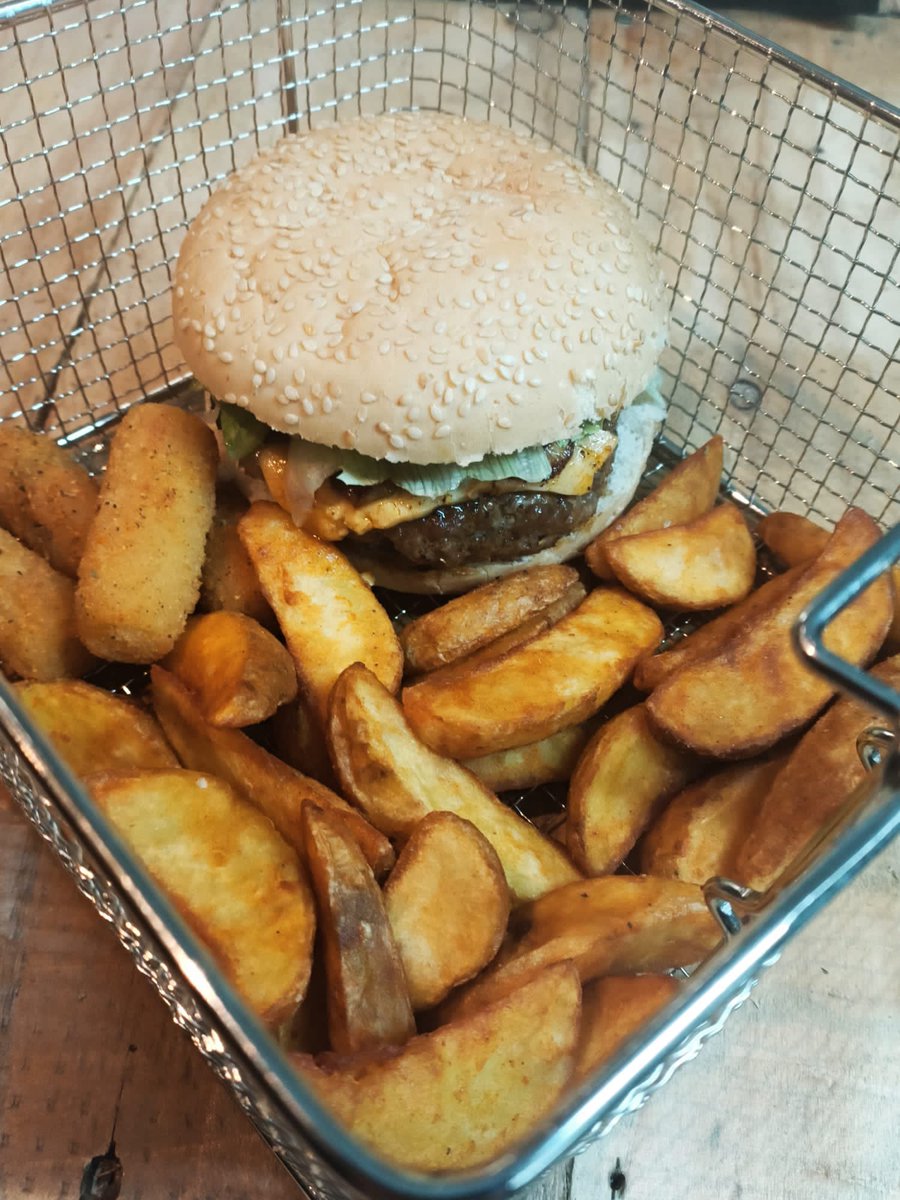 Bitofbullydart's tweet photo. We've had the chef in today cooking up some potential meals for the darts bar.  
-Quarter-pounder cheeseburger with triple cooked wedges and mozzarella sticks
-Pizza loaded chips with mozzarella sticks
-Crispy battered piri piri chicken and chips https://t.co/8i8FMdti22