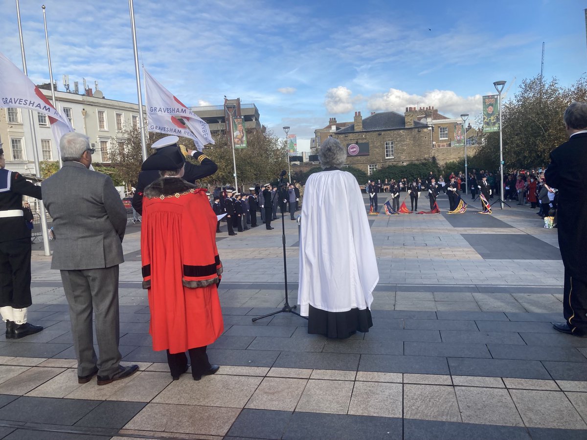 shanemochriecox's tweet photo. Honoured to have been able to pay my respects along with many @graveshambc colleagues and the community at 11am this morning on Community Square for @PoppyLegion #remembrenceday #wewillrememberthem https://t.co/wDMKrFHlol