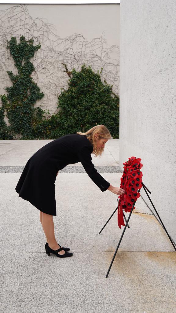 TiffanySadlerUK's tweet photo. Kongresni trg, on the eleventh hour, of the eleventh day of the eleventh month. #WeWillRememberThem https://t.co/DHhITqErGm