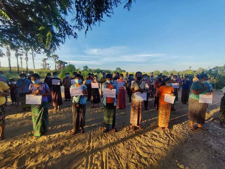 julinooooo's tweet photo. Residents of Monywa's Letpadaungtaung district successfully protested the military dictatorship. #FreezePaymentsToJunta #Nov11Coup    #WhatsHappeningInMyanmar https://t.co/NA38oXU4mj