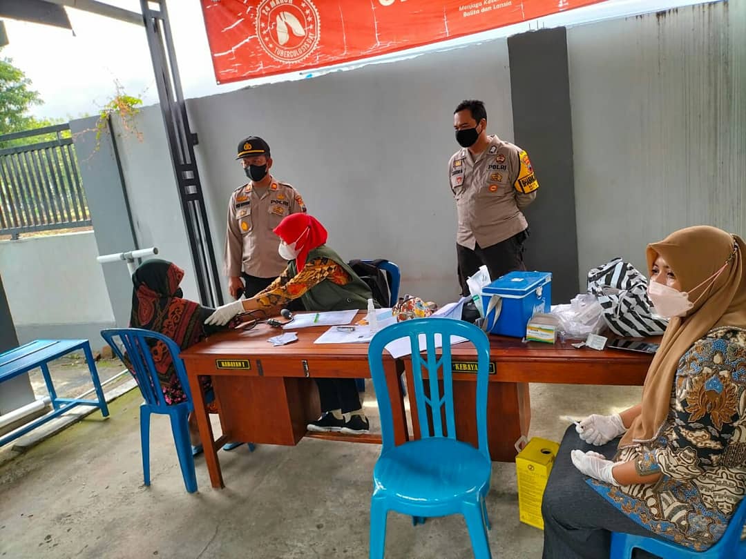 SepatPemdes's tweet photo. Agenda hari ini Kamis, 11 November 2021, vaksinasi Covid 19 Dosis 2 yang di laksanakan oleh @puskesmasmasaran1 serta Pemerintah Desa Sepat dan di bantu oleh Relawan Desa Sepat. Tempat pelaksanaan di Balai Desa Sepat

#Sepathebatdanbermartabat
#vaksìnasicovid19 #sehat #kuat https://t.co/z0XFns0IQ7
