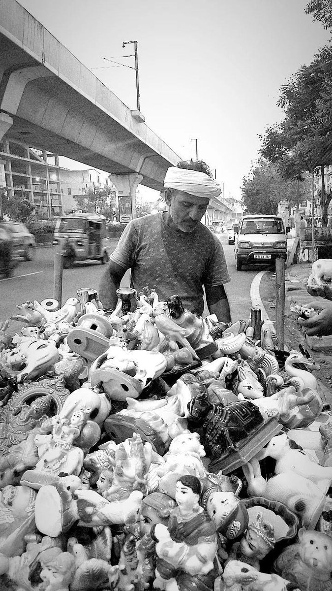 kirthzz's tweet photo. Why does black and white feel more realistic 🖤🥺
Black and white supremacy
Different pictures, different lifestyles, different places.......... https://t.co/u1JVD4Zbd5