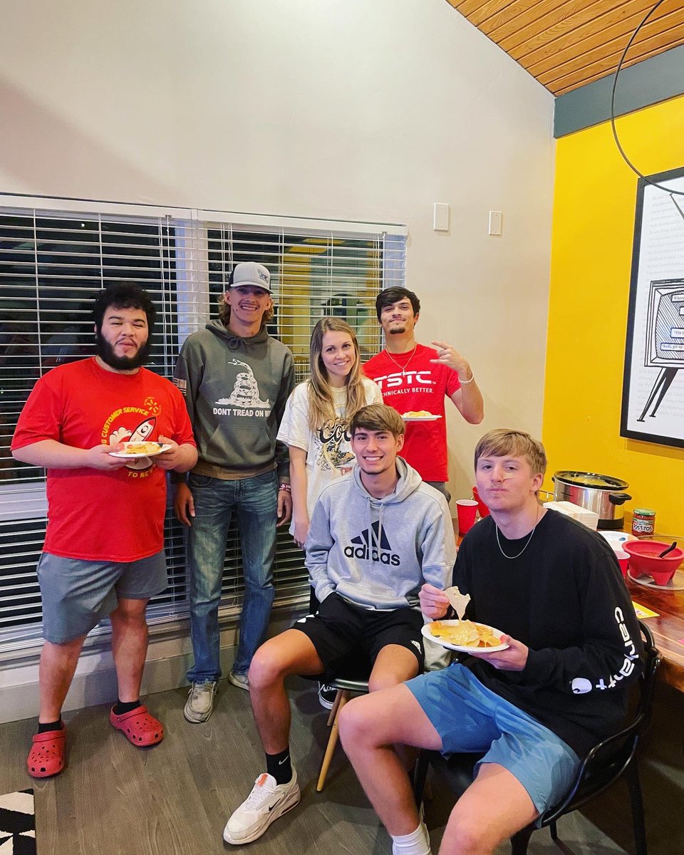 OutpostAtWaco's tweet photo. Happy hour in the clubhouse was a BIG hit! 😜 
Happy Resident Appreciation Week! 

‼️ Reminder: we have a door decorating contest going on this week &amp; the winners will be announced TOMORROW!! ‼️ https://t.co/v0QaPnE3ta
