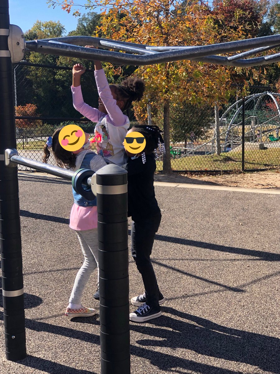 LeitnersLeaders's tweet photo. One of my first graders was struggling on the monkey bars. Her classmates jumped right in to help her get across! LOVE their #OPM mindset AND they talked about how brave she was for overcoming her fear which is this weeks trait! #firstgradefamily @PosProject @GreenESLeaders https://t.co/QiixzbRhxa