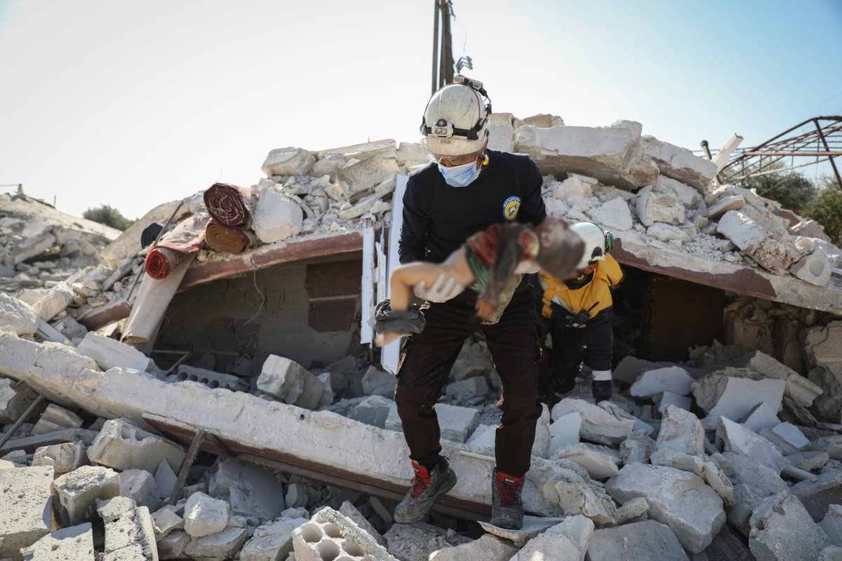 SyriaCivilDef's tweet photo. A new horrifying massacre was carried out today by Russia and regime forces in NW #Syria. 5 civilians, incl 3 kids &amp; a woman, were brutally killed and 6  were injured from one family. After targeting a displaced family living in a poultry farm in #MaratMisrn village north #Idlib. https://t.co/y0G1aOLZd4