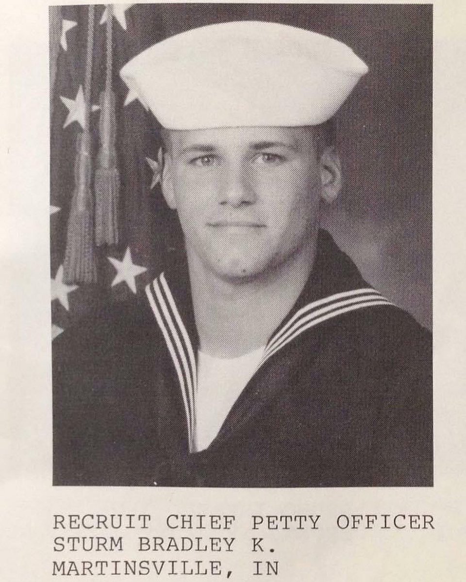 MaryAnnSturm2's tweet photo. Happy Veterans Day to this guy and all who have served!!!  🇺🇸🇺🇸🇺🇸 https://t.co/fKjAH5u30x