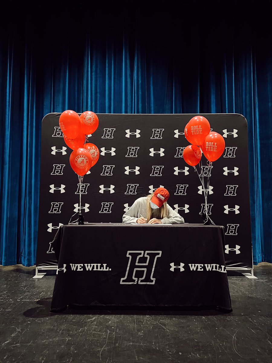 HoughRunners's tweet photo. Congrats to Lilly Walters on signing day! Alabama is getting a great one! #houghfamily #huskynation @NCRunners @CMS_WAHoughHS https://t.co/xsUKoVB5jU