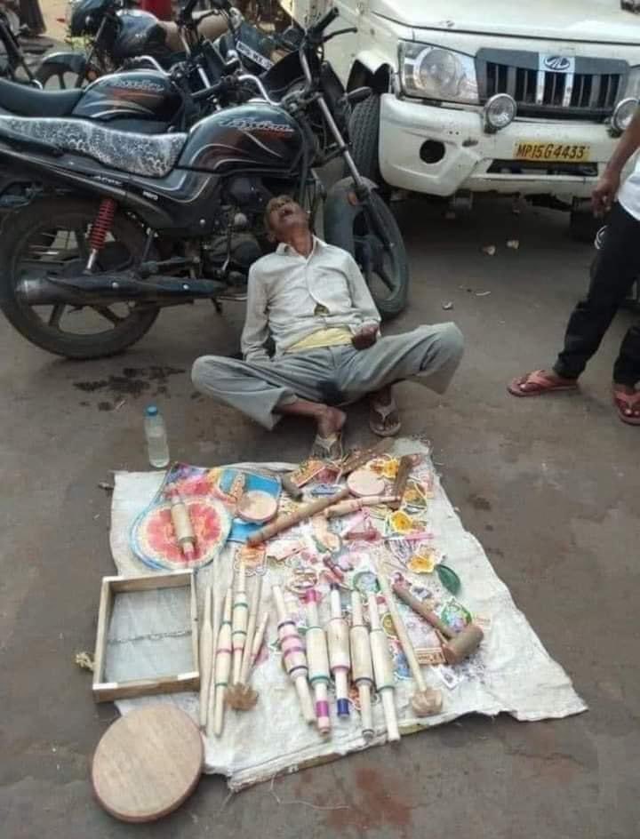 yogitabhayana's tweet photo. परिवार की जिम्मेदारी अंतिम सांस तक निभाई, एक गरीब इंसान के हिस्से में मौत ऐसे आई !! https://t.co/Iv9coD9lXk