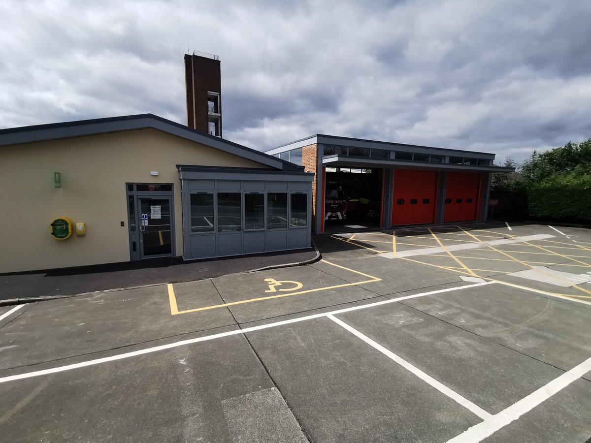CheshFireOCSCM's tweet photo. Whilst supporting @SHeathFS today CM's Davis and Jones have been mobilised to Standby duties at @RuncornFS Whilst they attended a fire at a building on St John Street.
Runcorn Crews used two hose reels and a main jet to extinguish the flames.
#OCSCM #NeedMore #Standby https://t.co/qvVFqoRJqH