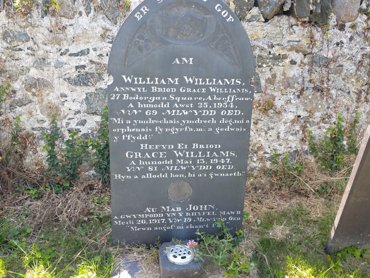 CoedenBeth's tweet photo. These are at St. #Beuno, #Aberffraw, #Anglesey
#YnysMon #WeWillRememberThem #ArmisticeDay #UltimateSacrifice #NeverForget #Wales #Cymru https://t.co/h3U1zZtXxs