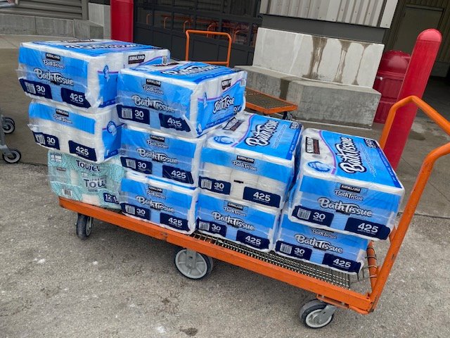 ChicagoLAMP's tweet photo. Chicago LAMP partnered with COSTCO and CFC4 to give fresh produce and food for families who participate in our program. During the pandemic, these monthly food distributions have been a relief effort. Members of our Chicago Youth Services Corps contribute to help the community. https://t.co/ZrczYu2GCn