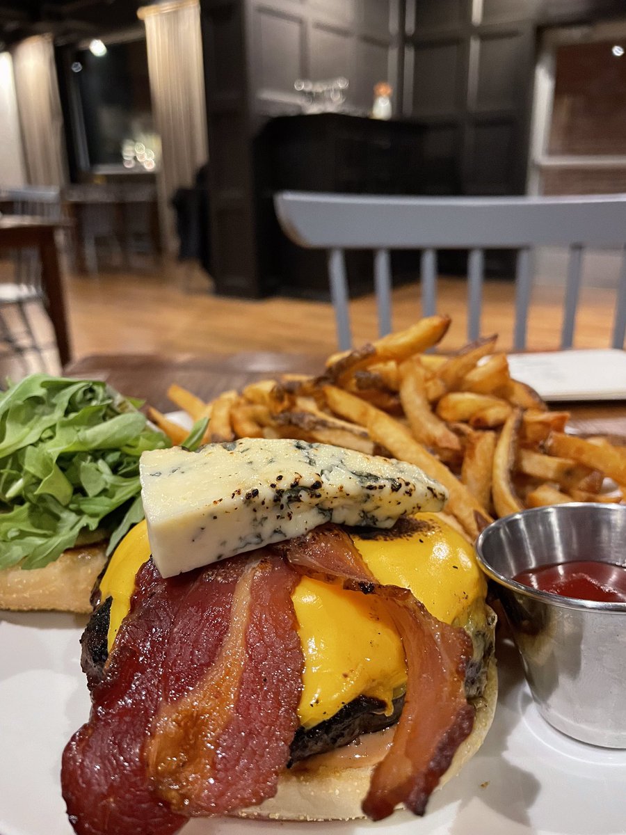 chefamanda_'s tweet photo. Open Hearth Cooked 🍔 🔥 https://t.co/RTEU3y0xIi