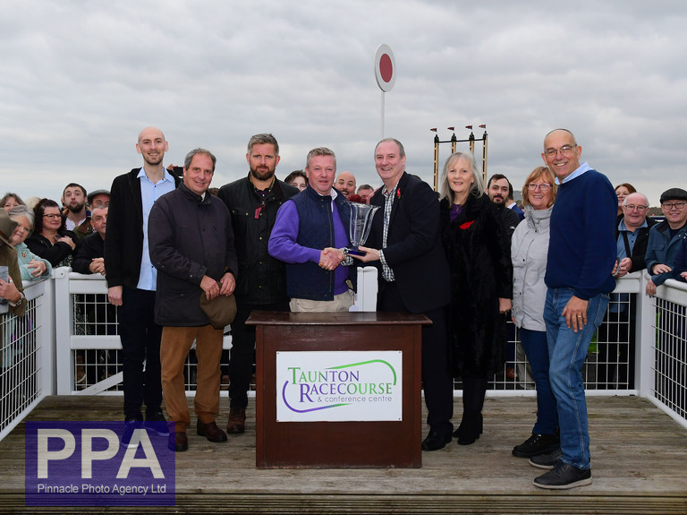ppauk's tweet photo. Race 4 Winner, @TauntonRacing, GALORE DESASSENCES  ridden by @Buckley123K. @ThorneFarm 

@wmnsport @somlivesport @HiggsonHorses @WMNHorses https://t.co/6IuNnQgKgo