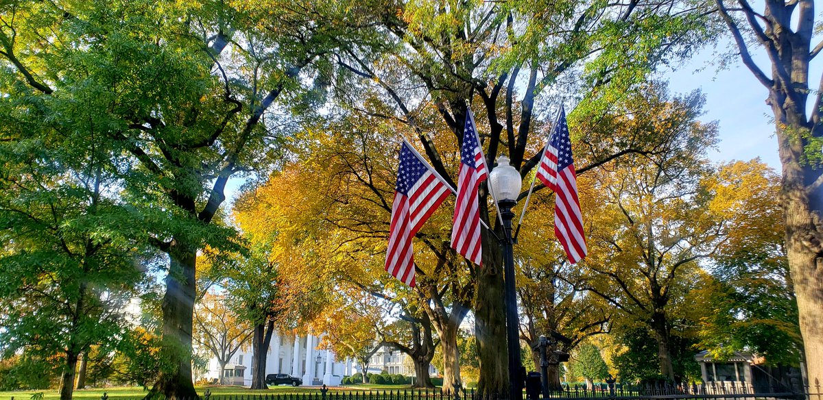 TomPorterDC's tweet photo. Happy #VeteransDay, and thank you to all who have served. Started today by gathering at dawn at Fort Myer to catch a bus to represent @IAVA at the White House with other veterans organizations. #SAVMarch https://t.co/18cCihSlLa