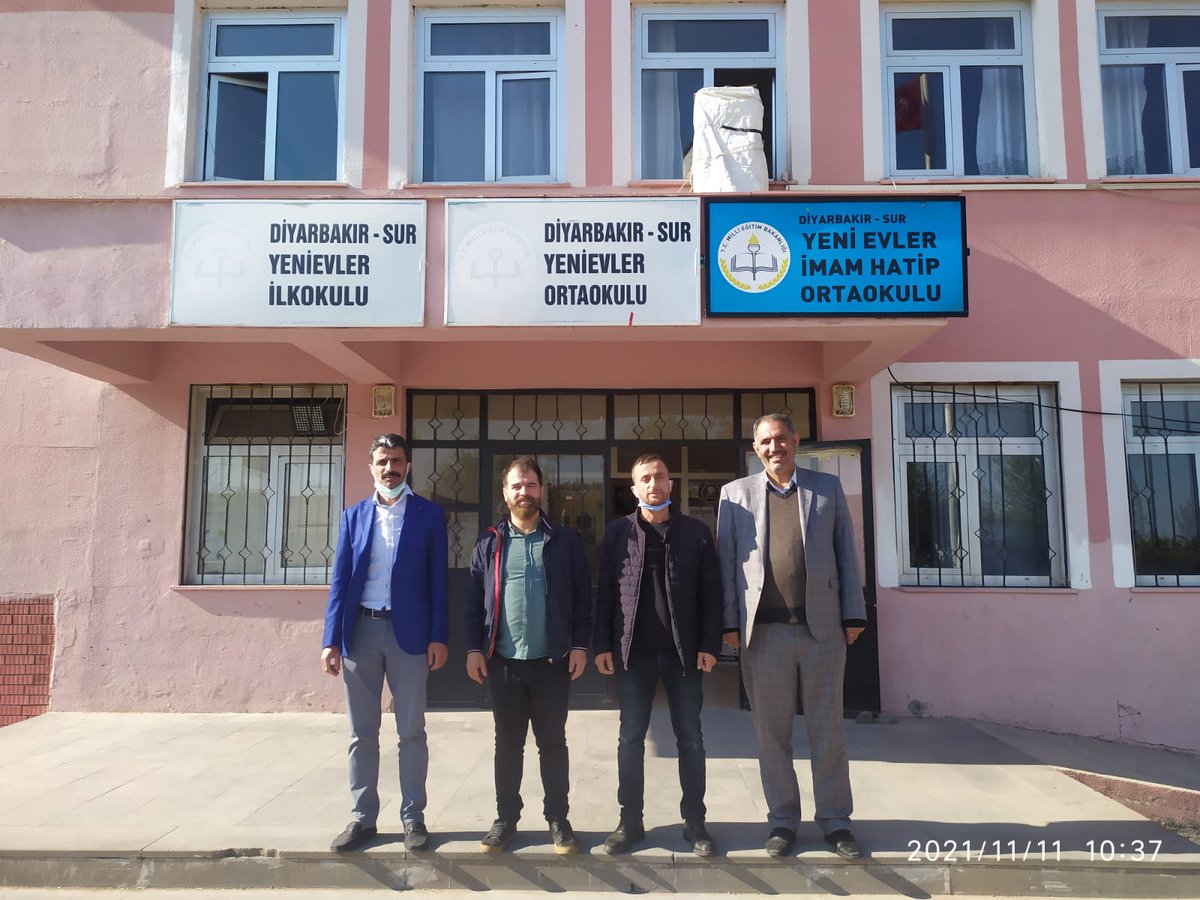 sur_ebs's tweet photo. Sendikamız her okula ve her üyesine ulaşarak öğretmenler gününü kutlamaya devam ediyor. Ilçe teşkilatımızın saha çalışmaları devam ediyor. Tüm meslektaşlarımızı bu kocaman dayanışmanın bir parçası olmaya, sendikamıza üye olmaya bekliyoruz.@ebsdiyarbakir1 @tekdemiRamazan https://t.co/xFGe3x9Ly7