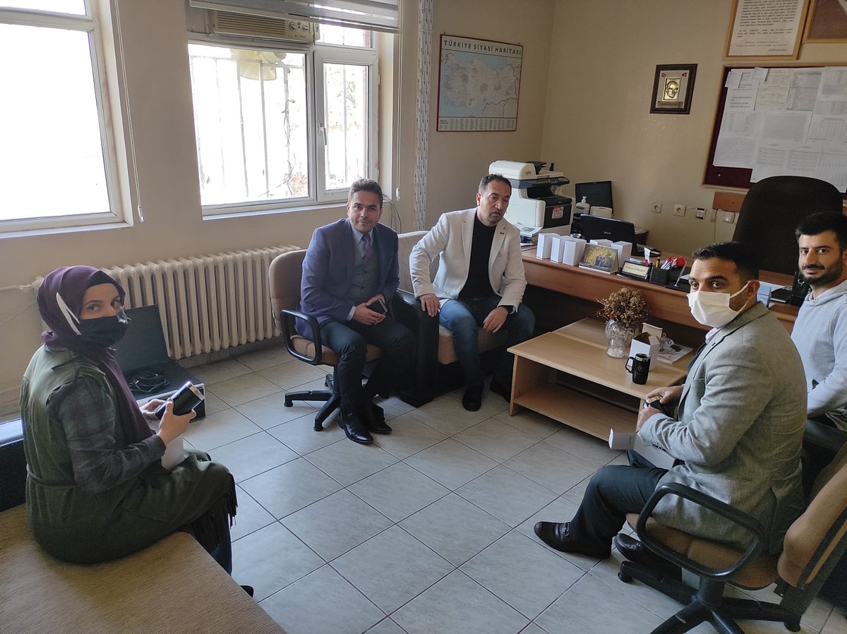sur_ebs's tweet photo. Sendikamız her okula ve her üyesine ulaşarak öğretmenler gününü kutlamaya devam ediyor. Ilçe teşkilatımızın saha çalışmaları devam ediyor. Tüm meslektaşlarımızı bu kocaman dayanışmanın bir parçası olmaya, sendikamıza üye olmaya bekliyoruz.@ebsdiyarbakir1 @tekdemiRamazan https://t.co/xFGe3x9Ly7