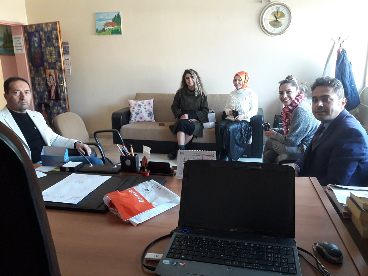 sur_ebs's tweet photo. Sendikamız her okula ve her üyesine ulaşarak öğretmenler gününü kutlamaya devam ediyor. Ilçe teşkilatımızın saha çalışmaları devam ediyor. Tüm meslektaşlarımızı bu kocaman dayanışmanın bir parçası olmaya, sendikamıza üye olmaya bekliyoruz.@ebsdiyarbakir1 @tekdemiRamazan https://t.co/xFGe3x9Ly7