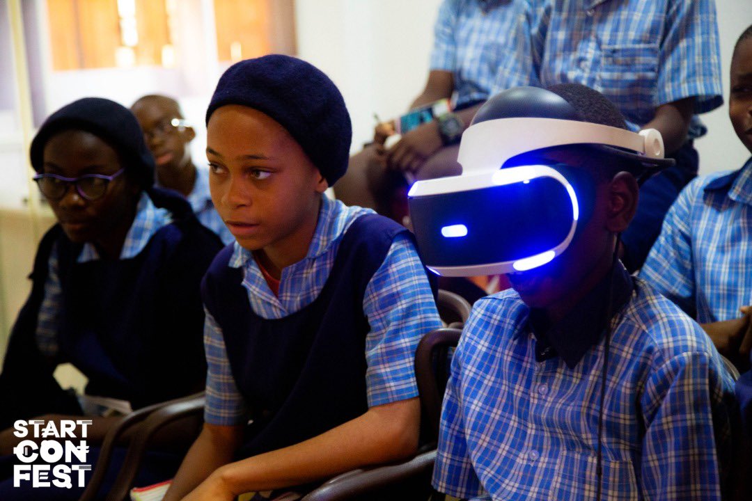 tonyonuk's tweet photo. #StartConFest2021 is open to everyone. 
The highlight of today's event was when kids had to experience Virtual Reality firsthand. 

Judging from their excitement, it can be concluded that everyone loves Tech!
#SCF2021 https://t.co/DGunT26MFA
