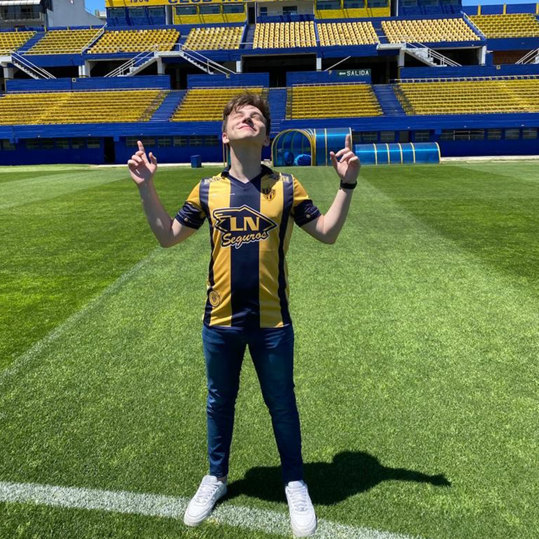 atlantaoficial's tweet photo. Y un día, @Mateons se dio el gusto y se puso la 9 de #Atlanta 😂

¡Que la disfrutes!👏

#AguanteAtlanta #ParaAdelanteAtlanta https://t.co/Bd8RXb6Lxy