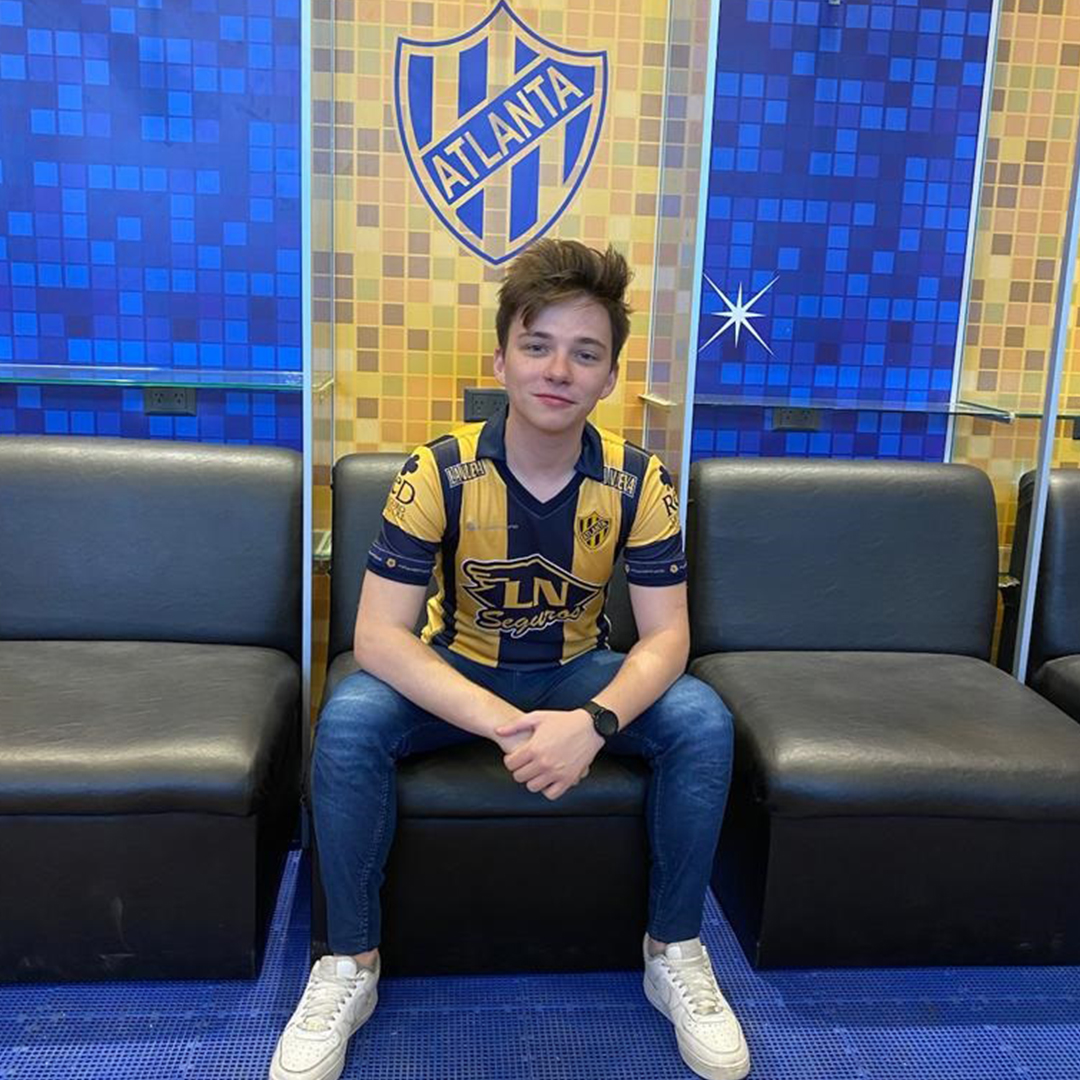 atlantaoficial's tweet photo. Y un día, @Mateons se dio el gusto y se puso la 9 de #Atlanta 😂

¡Que la disfrutes!👏

#AguanteAtlanta #ParaAdelanteAtlanta https://t.co/Bd8RXb6Lxy