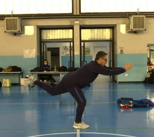 andreamolina771's tweet photo. We are finally back with face-to-face lessons!#basketball #injury #prevention #knee #hamstring #thediver @CAskling #Lprotocol https://t.co/hL09C3oLzN