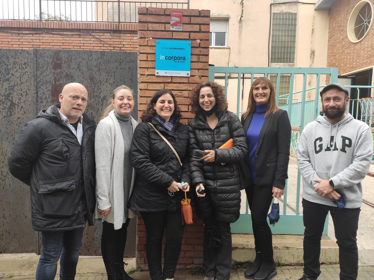 MaristesCat's tweet photo. Avui hi ha hagut trobada per revisar el funcionament del primer any del projecte #Incorpora de la @FundlaCaixaCAT. La valoració... boníssima feina! Gràcies, #CentreObertRialles i #ASCompartir! @scgramenet @AjRubi #obrasocialmarista #MaristesEscolta https://t.co/xUxmPod5HC