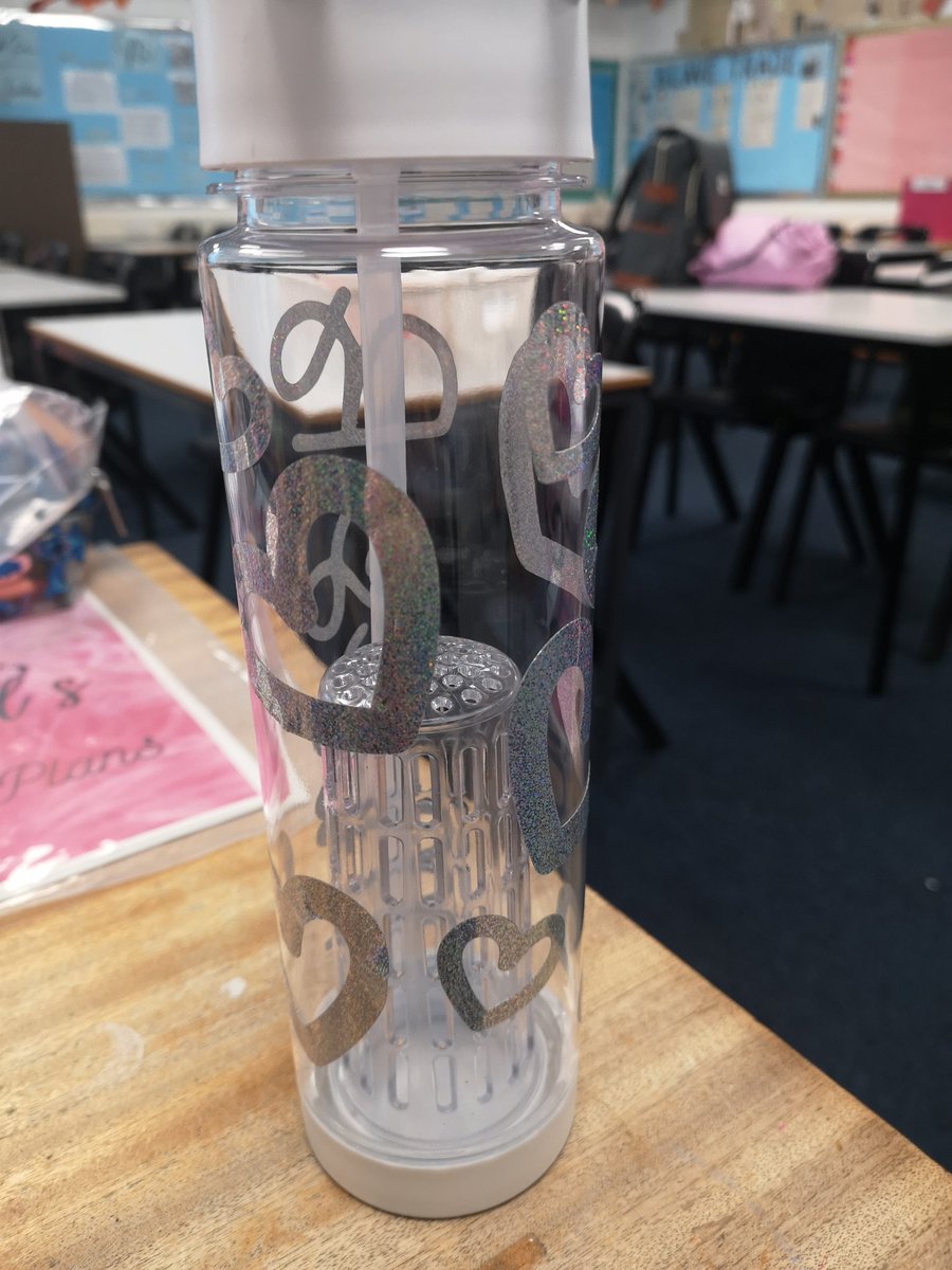 MissBerrall_BA's tweet photo. A big thank you to @BA_Enterprise21 for my lovely new bottle! 😍 https://t.co/5Z8vnehyL2