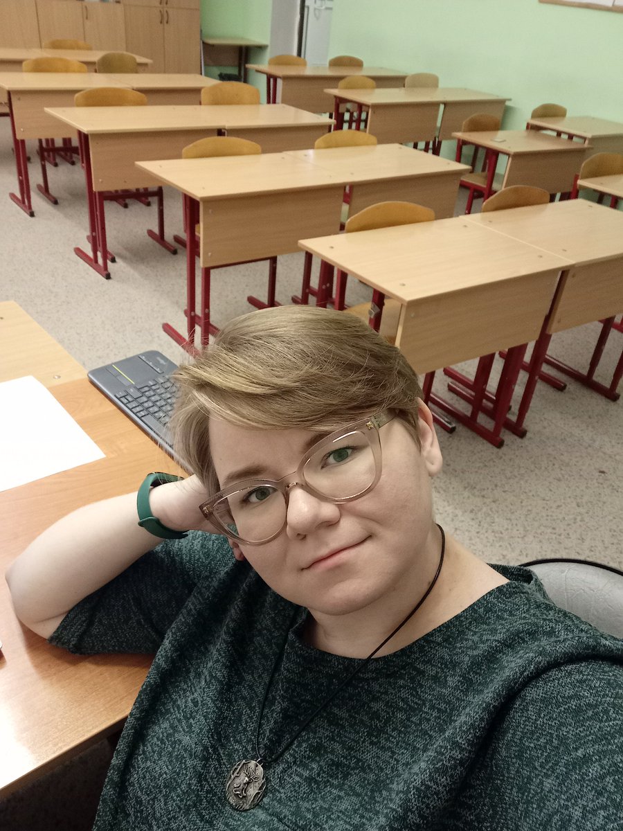 Gabriak1's tweet photo. Нервная работа - это когда умные часы по пульсу решили, что я умираю, а я продолжила вести урок, потому что его нельзя не вести... https://t.co/6MueD6KIaE