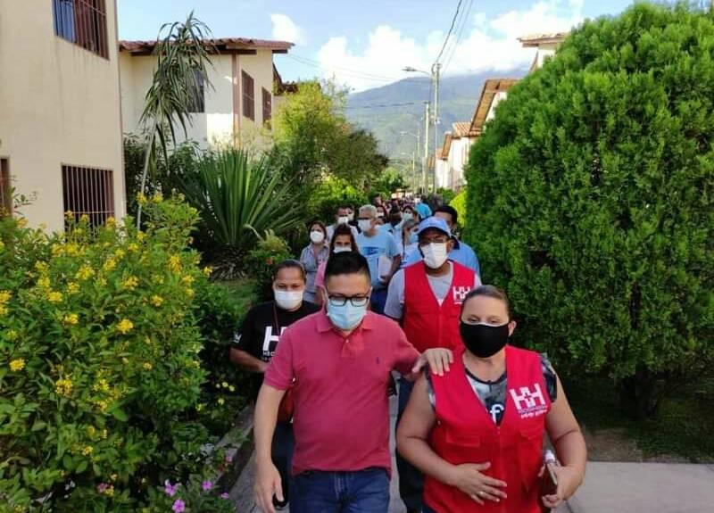 TcRoques's tweet photo. Nuestro alcalde @martinezhugor junto a su equipo de trabajo realizó recorrido casa por casa con líderes del sector en #fortinsanpedro de #Guatire, recogiendo propuestas para trabajar junto al pueblo zamorano.

Somos #RedZamora Somos #TropaC4

@red.zamora
@tropac4 https://t.co/gGK99CRcK0