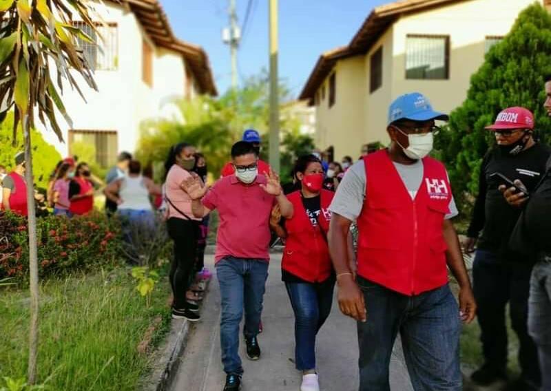 TcRoques's tweet photo. Nuestro alcalde @martinezhugor junto a su equipo de trabajo realizó recorrido casa por casa con líderes del sector en #fortinsanpedro de #Guatire, recogiendo propuestas para trabajar junto al pueblo zamorano.

Somos #RedZamora Somos #TropaC4

@red.zamora
@tropac4 https://t.co/gGK99CRcK0