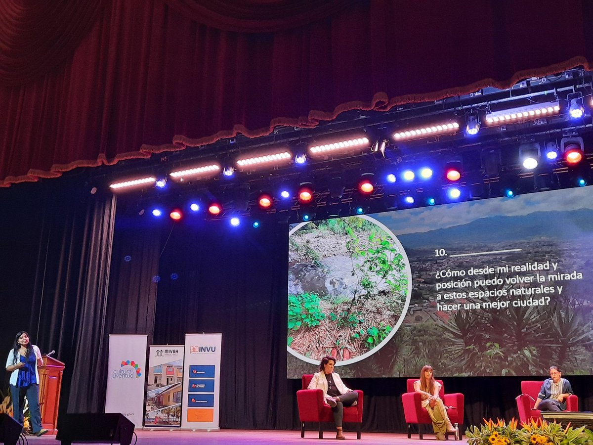 urpillay_cw's tweet photo. Agradecida de haber participado junto a mujeres increíbles en el panel sobre Ecologismo y Agenda Social en el Simposio Internacional Repensar la Ciudad 🍃💜.

Fui la persona más joven exponiendo :O. Espero que cada vez más incluyan la visión y voz de la diversidad de habitantes. https://t.co/TG8YmCkJvC