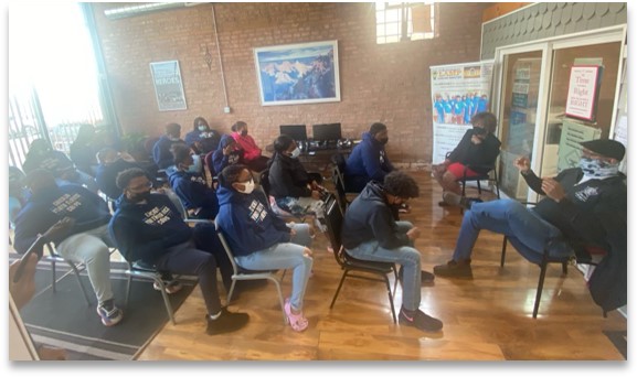 ChicagoLAMP's tweet photo. Chicago Police Officer, Officer Brown pays Chicago LAMP a visit. He spoke about the social injustices of black and brown citizens. Youth asked questions surrounding the safety of the community. Officer Brown answered compassionately. 
#BLM 
#BRIDGETHEGAP https://t.co/kF3B6S5rxn