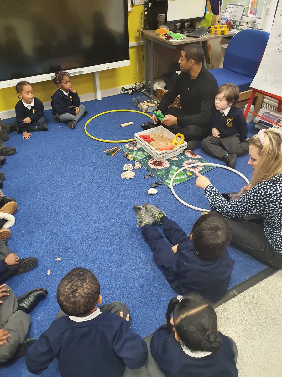 ststephensSW8's tweet photo. Nursery are busy bees learning about magnetic objects π§² π©π Testing and sorting objects to see if they stick to the big magnets or not ππ§²π‘ #StStephensNursery #learning #StStephensEYFS #EYFS #science https://t.co/gWnAJdLcAl